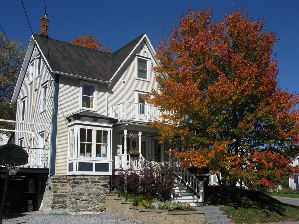 Auberge Marquis De Montcalm Sherbrooke Exterior photo