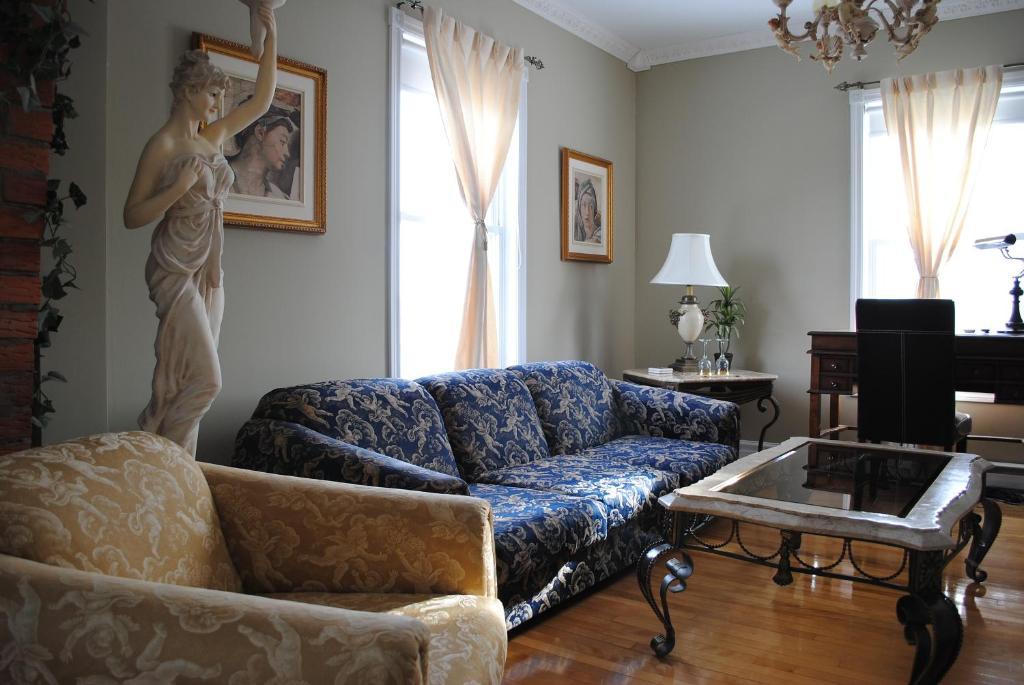 Auberge Marquis De Montcalm Sherbrooke Room photo