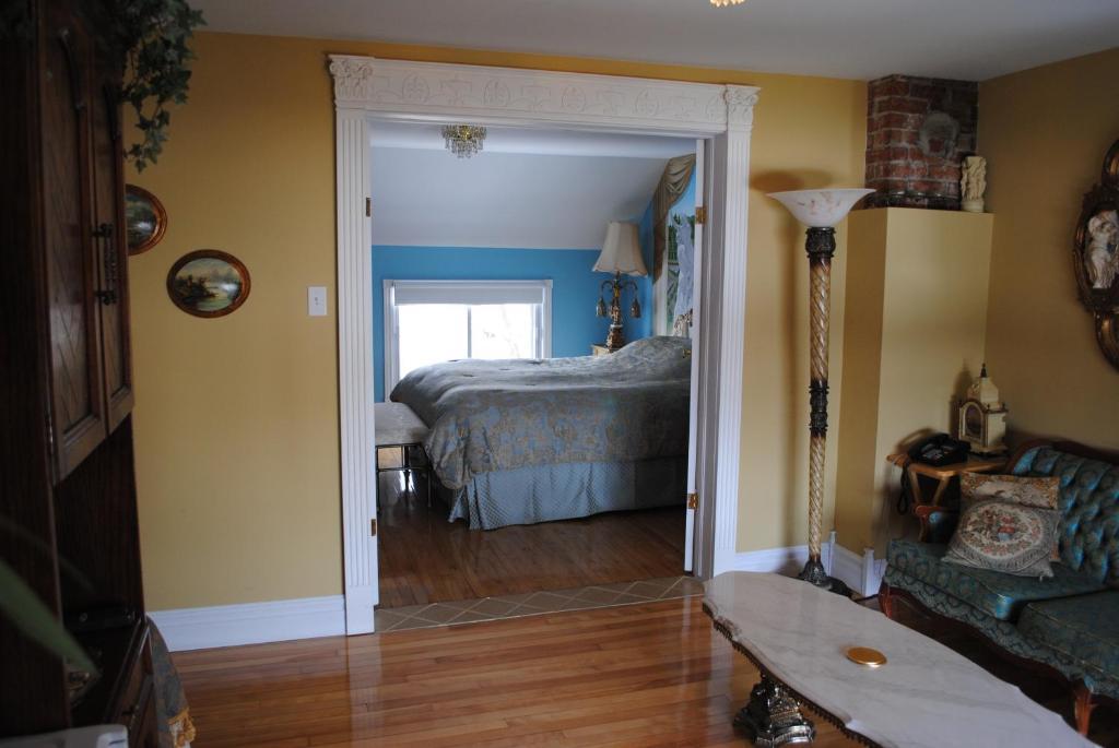 Auberge Marquis De Montcalm Sherbrooke Room photo