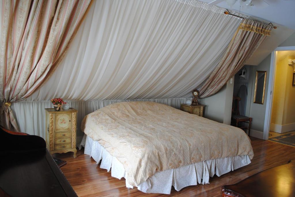 Auberge Marquis De Montcalm Sherbrooke Room photo
