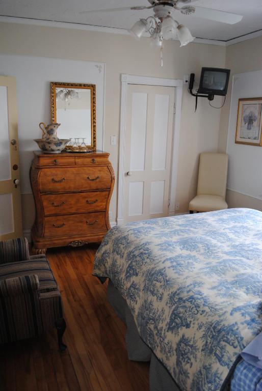 Auberge Marquis De Montcalm Sherbrooke Room photo