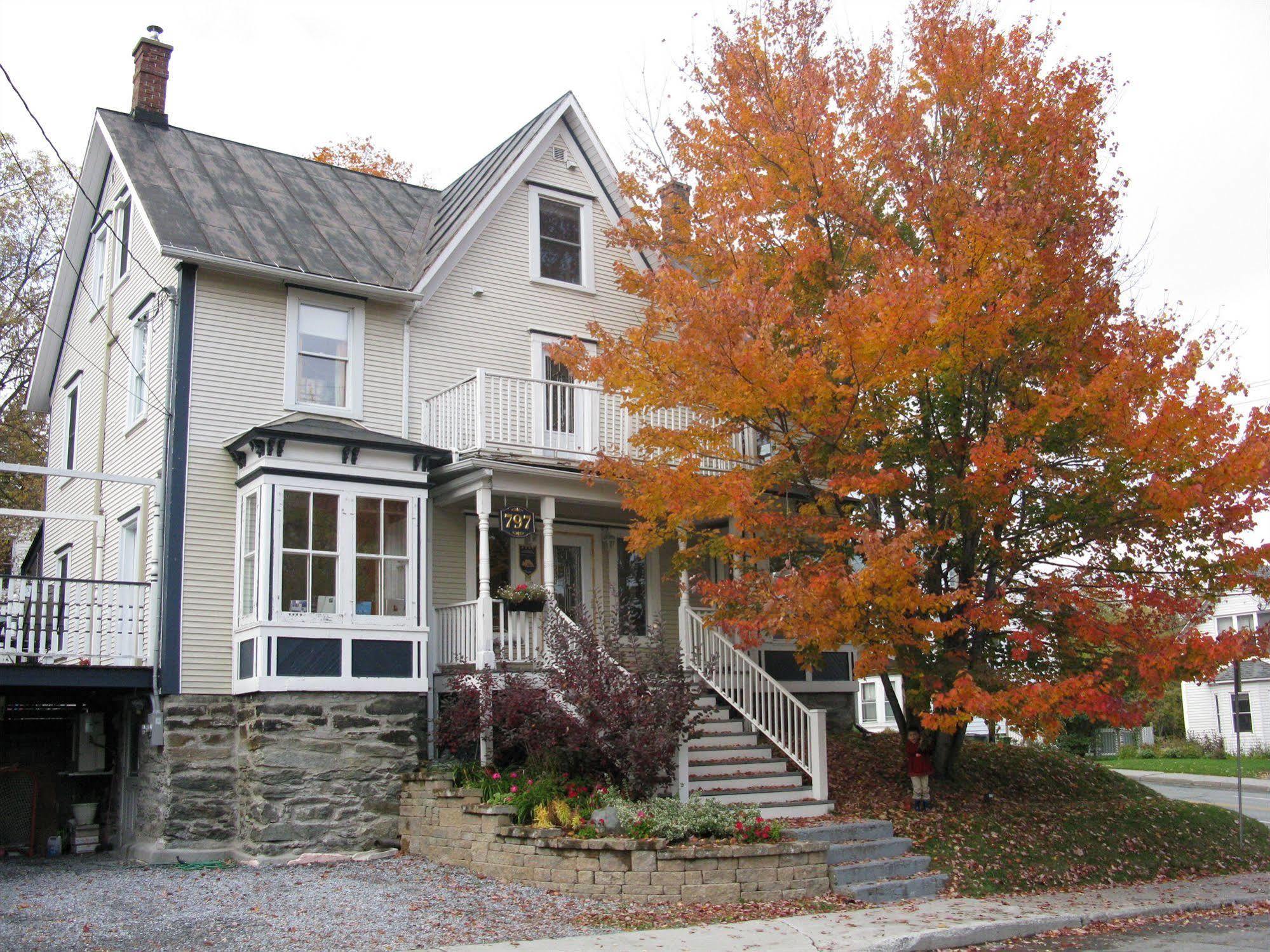 Auberge Marquis De Montcalm Sherbrooke Exterior photo