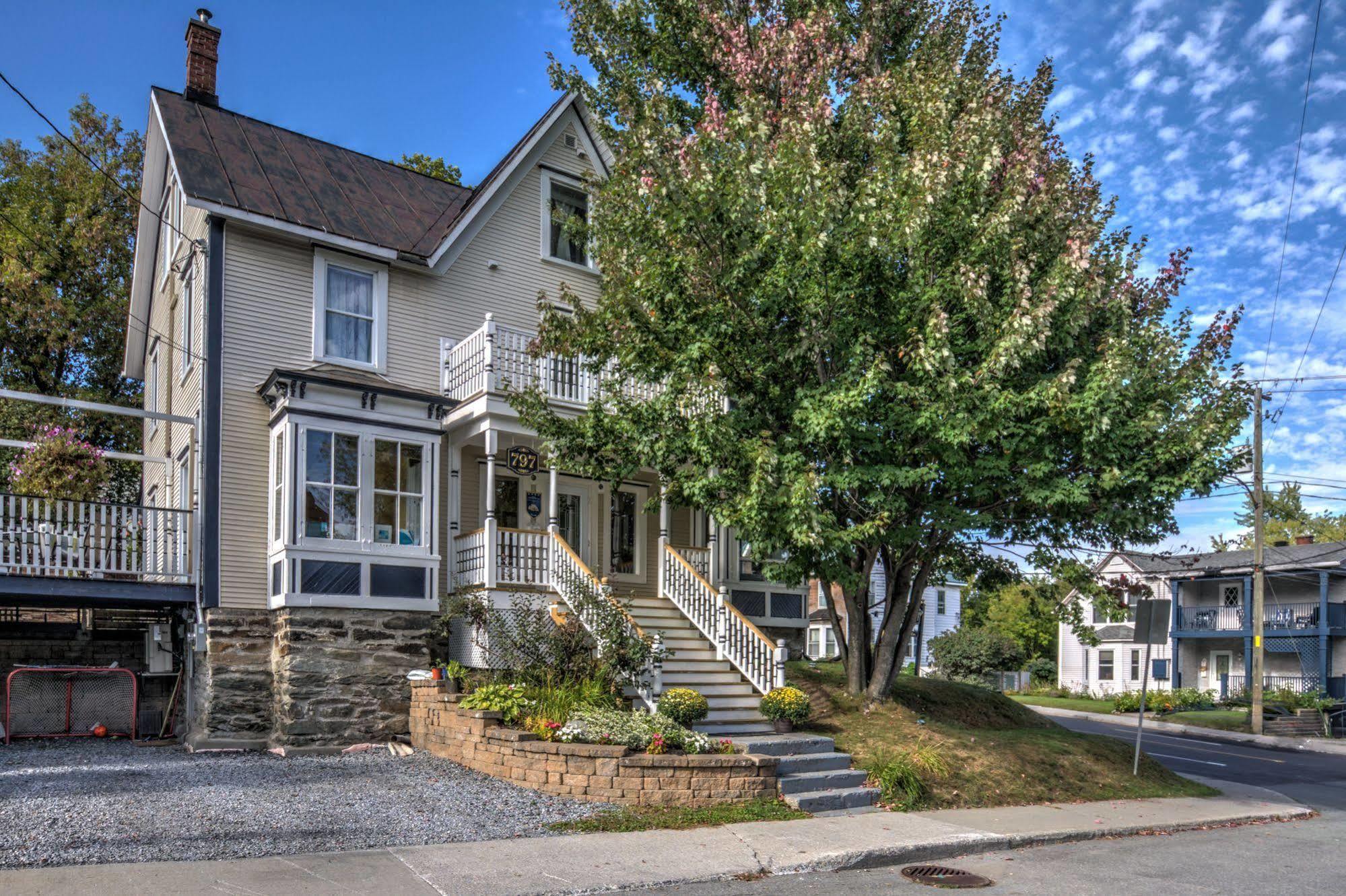 Auberge Marquis De Montcalm Sherbrooke Exterior photo